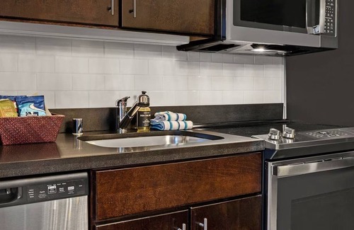 Lower Nob Hill Resort | Historic San Francisco Resort w/Classic Charm+Modern Style 1Bd/1Ba Presidential