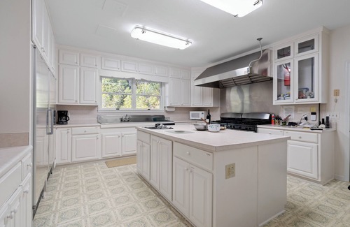 Blairsville Cabin | Historic Souther Country Inn - 11 BR Lodge Perfect for Get Togethers!