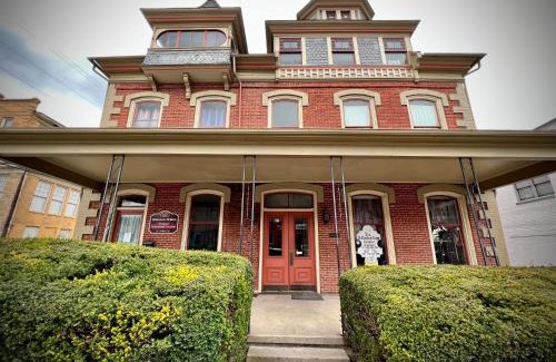 Bellefonte Apartment | Historic, Stylish Getaway 2 blocks from Waterfront