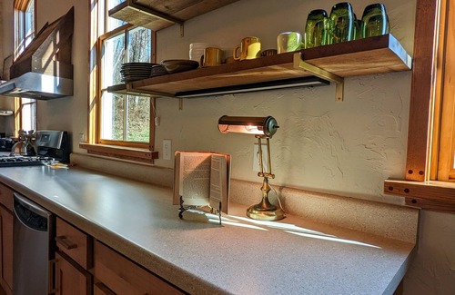 Boone Cottage | Historic Thomas Chapel house - Half mile from Downtown Boone