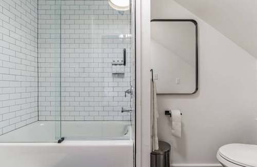 Cheyney Apartment | Historic Thornton Studio Retreat