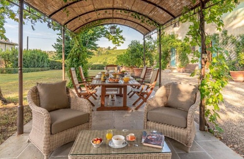 San Casciano in Val di Pesa Villa | Historic Villa-Farm with Vineyards & Olives Trees