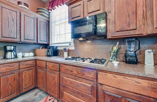 Pinckneyville House | Historic Woodville Estate w/Pool: Pets Welcome!