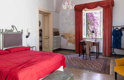 Centro Storico Villa | Historical palazzo with private pool in old town m600