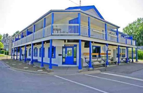 Niagara-on-the-Lake Apartment | Historical King George Inn 7