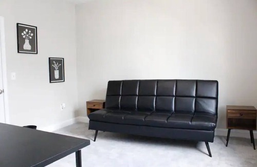 Portsmouth House | Historical Charming 3 Bedroom Near Portsmouth Naval Hospital and Rivers Casino.