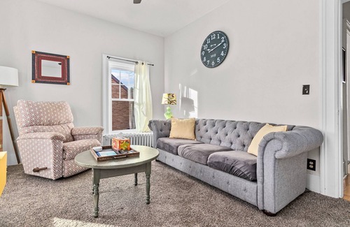 Appleton Condo | Historical Haven Steps to Downtown