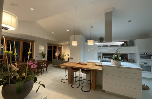 South Pasadena House | Historical House with new guest home on the Green & Green corridor