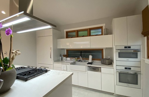 South Pasadena House | Historical House with new guest home on the Green & Green corridor