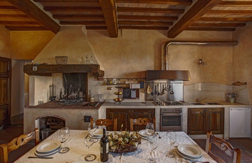 Colle di Val d'Elsa Apartment | Historical building of the 15th century medieval village