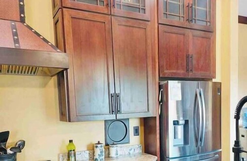 Terra Alta House | Historical Lakin Victorian Retreat home w/gym