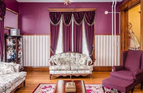 Terra Alta House | Historical Lakin Victorian Retreat home w/gym