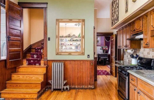 Terra Alta House | Historical Lakin Victorian Retreat home w/gym
