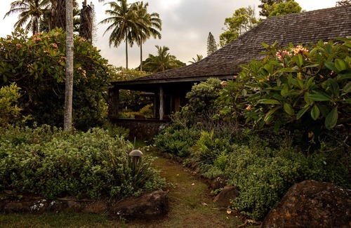 Kaunakakai House | Historical lodge at Pu'u O Hoku Ranch! Outdoor pool and farm-to-table meals!