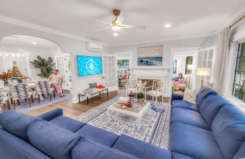 Old Northwood House | Historical Residence Heated Pool Emerald Key RESlDENCES
