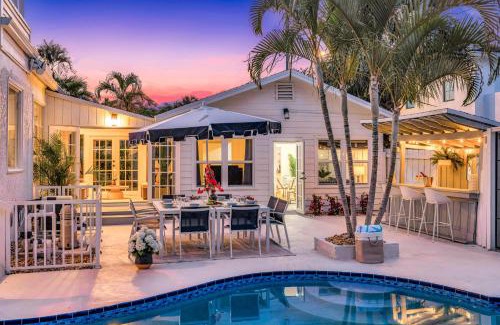 Old Northwood House | Historical Residence Heated Pool Emerald Key RESlDENCES