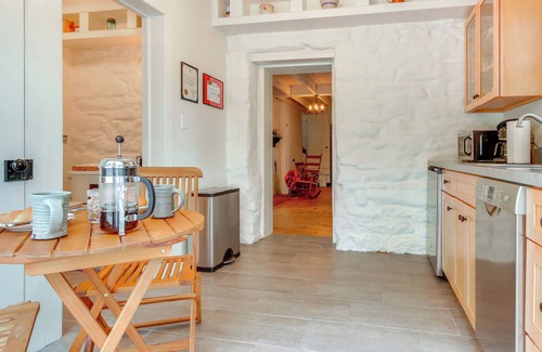 Thurmont Cottage | Historical Thurmont Escape w/Furnished Deck!