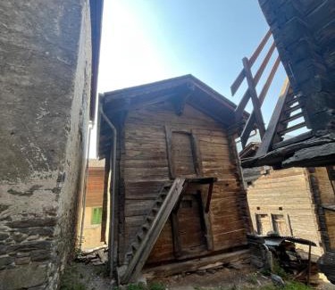 Naters Apartment | Historische Maisonettewohnung bis 10 Gäste, Magic Pass Belalp, Rosswald und mehr
