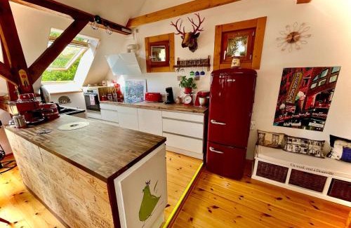 Caputh Apartment | Historisches Retro Loft 70m2 mit Garten & Seenähe