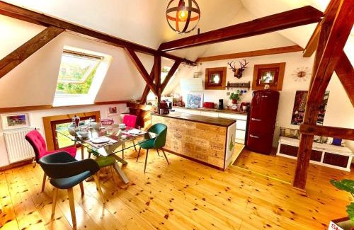Caputh Apartment | Historisches Retro Loft 70m2 mit Garten & Seenähe