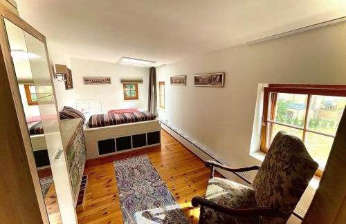 Caputh Apartment | Historisches Retro Loft 70m2 mit Garten & Seenähe
