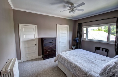 Waterford Valley House | History and Charm Downtown