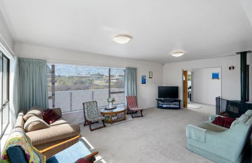 Waitarere Beach House | Hit The Beach - Waitarere Beach Holiday Home