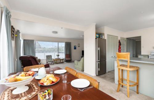 Waitarere Beach House | Hit The Beach - Waitarere Beach Holiday Home