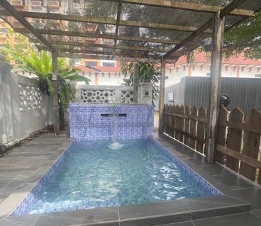 Batu Buruk House | Hj Hassan Guest House Bungalow A