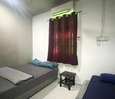 Batu Buruk House | Hj Hassan Guest House Bungalow A