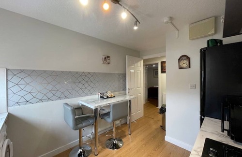 Motherwell Apartment | HLA KING COURT APARTMENT 2