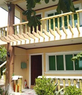 Daanbantayan House | HMC GUESTHOUSE -Malapascua Island Air-conditioned Room #1