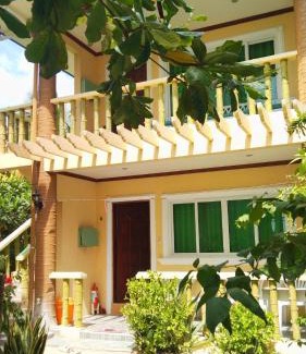 Daanbantayan House | HMC GUESTHOUSE -Malapascua Island Air-conditioned Room #1