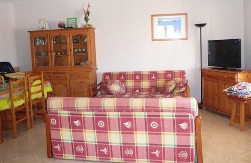 Saint-Hippolyte House | Homerez - House 3 km away from the beach for 7 ppl. with shared pool and terrace