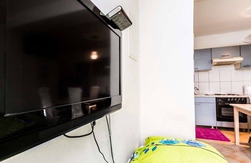 Troisdorf Apartment | HÖ01 large apartment with dryer and washing machine