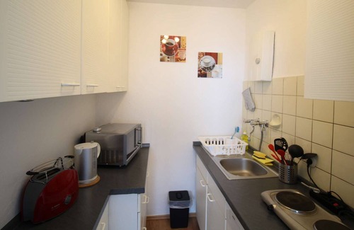 Sankt Augustin Apartment | HÖ01 large apartment with dryer and washing machine