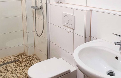 Gross-Gerau Apartment | HÖ01 large apartment with dryer and washing machine