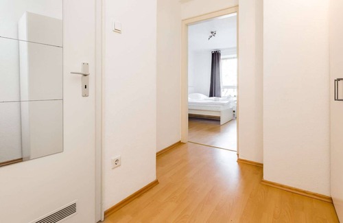 Golzheim Apartment | HÖ01 large apartment with dryer and washing machine