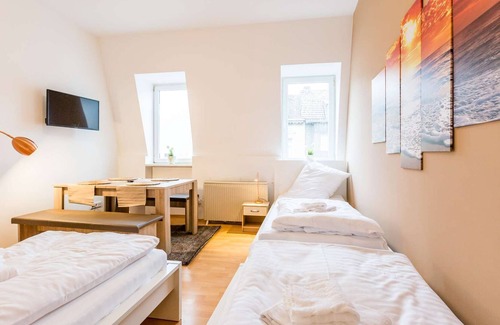 Oberbilk Apartment | HÖ01 large apartment with dryer and washing machine