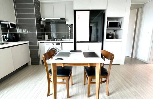 Jayang-dong Apartment | Hoban Apartment KonKuk Univ Station. Fast Wifi. Super Quiet.