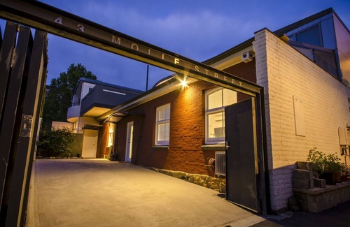 Hobart Central Business District Apartment | Hobart City Escape: Your perfect CBD base to unwind and explore Hobart!