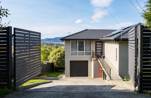 West Hobart House | Hobart Retreat with City and Water View