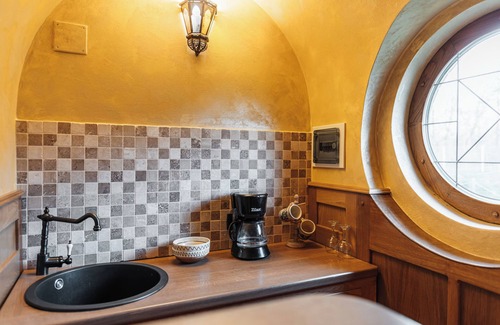 Zarnesti Cottage | Hobbit House in marvelous Râșnov with Lake view