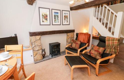 Kenilworth House | Hock-tide Cottage