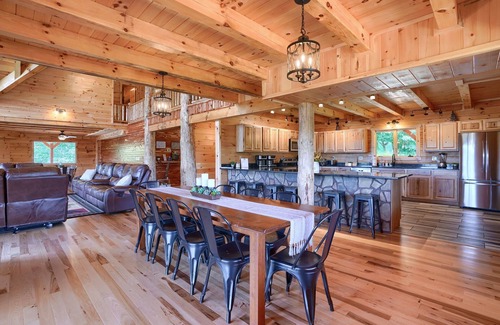 Logan Cabin | Hocking Hills Laikyns Lodge with Indoor pool- Great View!