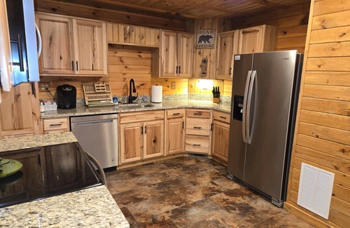 Rockbridge Cabin | Hocking Hills Log Cabin in the Woods facing Rock formation