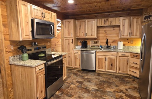 Rockbridge Cabin | Hocking Hills Log Cabin in the Woods facing Rock formation