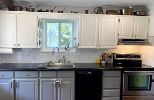 Adjala-Tosorontio House | Hockley Hideaway Farm Stay!n