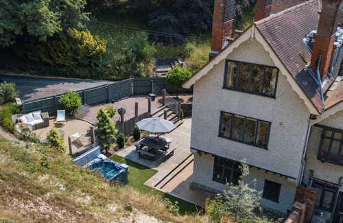 Folkestone House | Hockley House by Bloom Stays - Ideal for family groups, and groups of friends