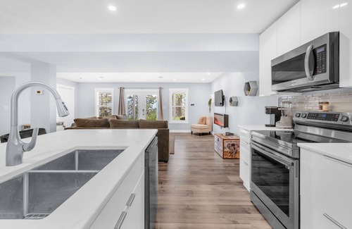 Central Okanagan House | Hodges Cottage in Killiney Beach!